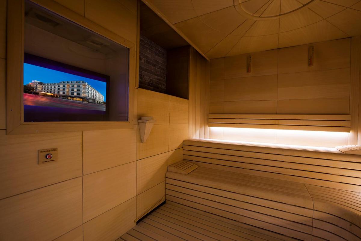 Wyndham Grand Istanbul Kalamış Marina Hotel