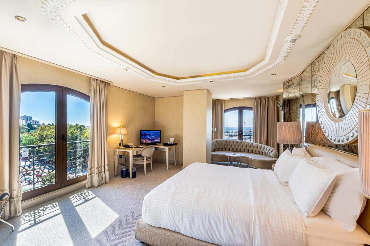 Wyndham Grand Istanbul Kalamış Marina Hotel