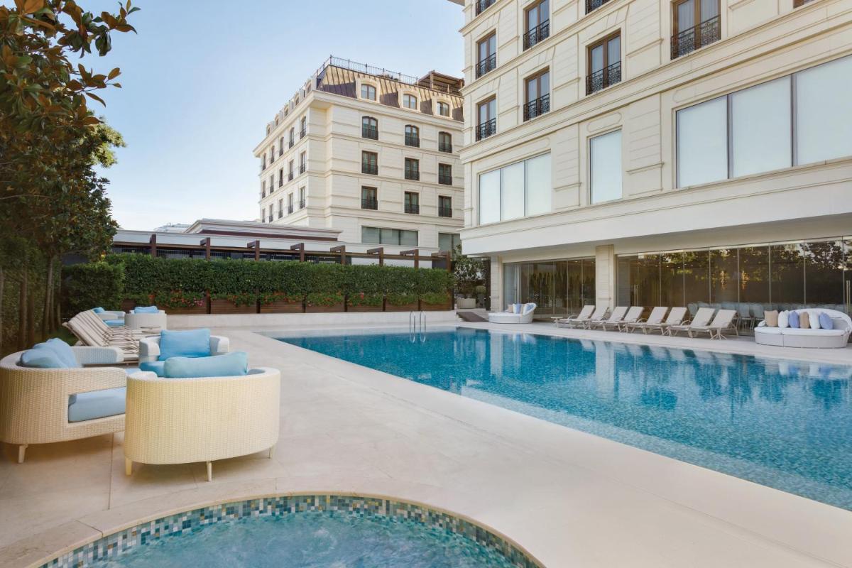Wyndham Grand Istanbul Kalamış Marina Hotel