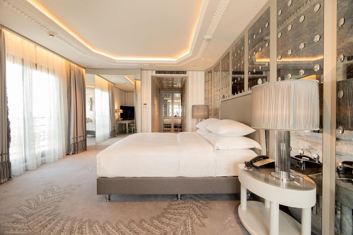 Wyndham Grand Istanbul Kalamış Marina Hotel