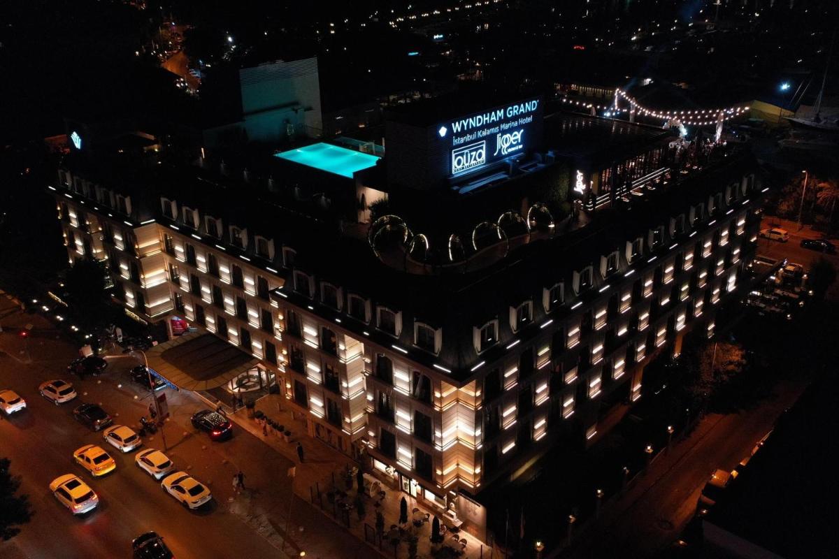 Wyndham Grand Istanbul Kalamış Marina Hotel