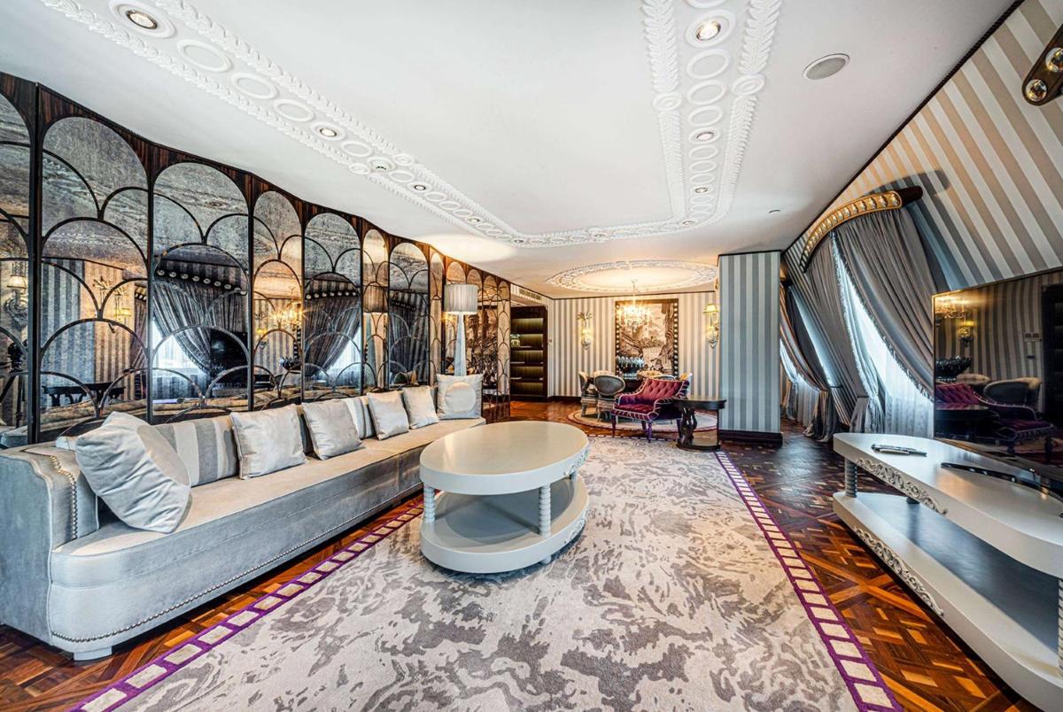 Wyndham Grand Istanbul Kalamış Marina Hotel