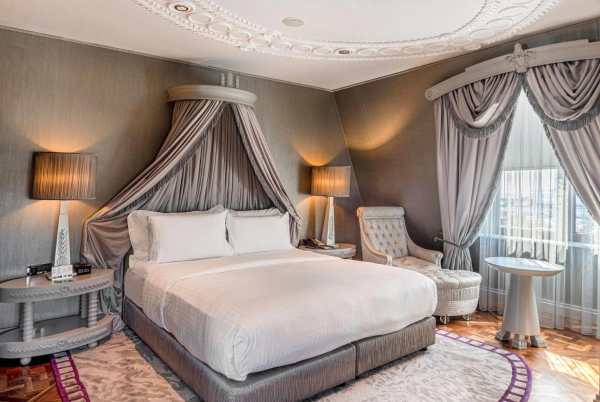 Wyndham Grand Istanbul Kalamış Marina Hotel