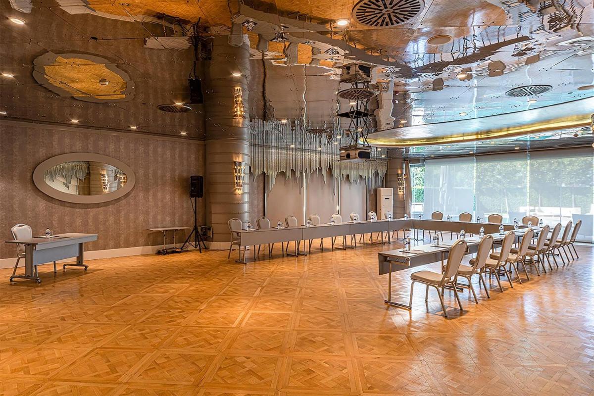 Wyndham Grand Istanbul Kalamış Marina Hotel
