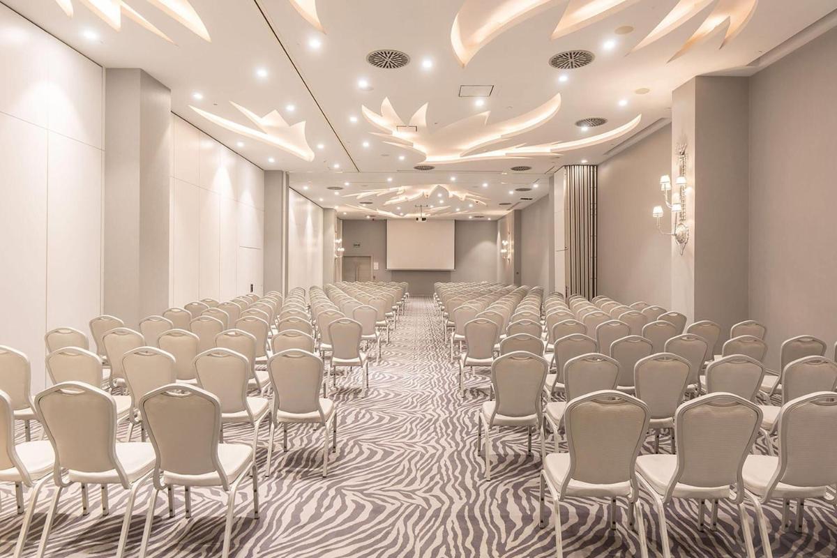 Wyndham Grand Istanbul Kalamış Marina Hotel