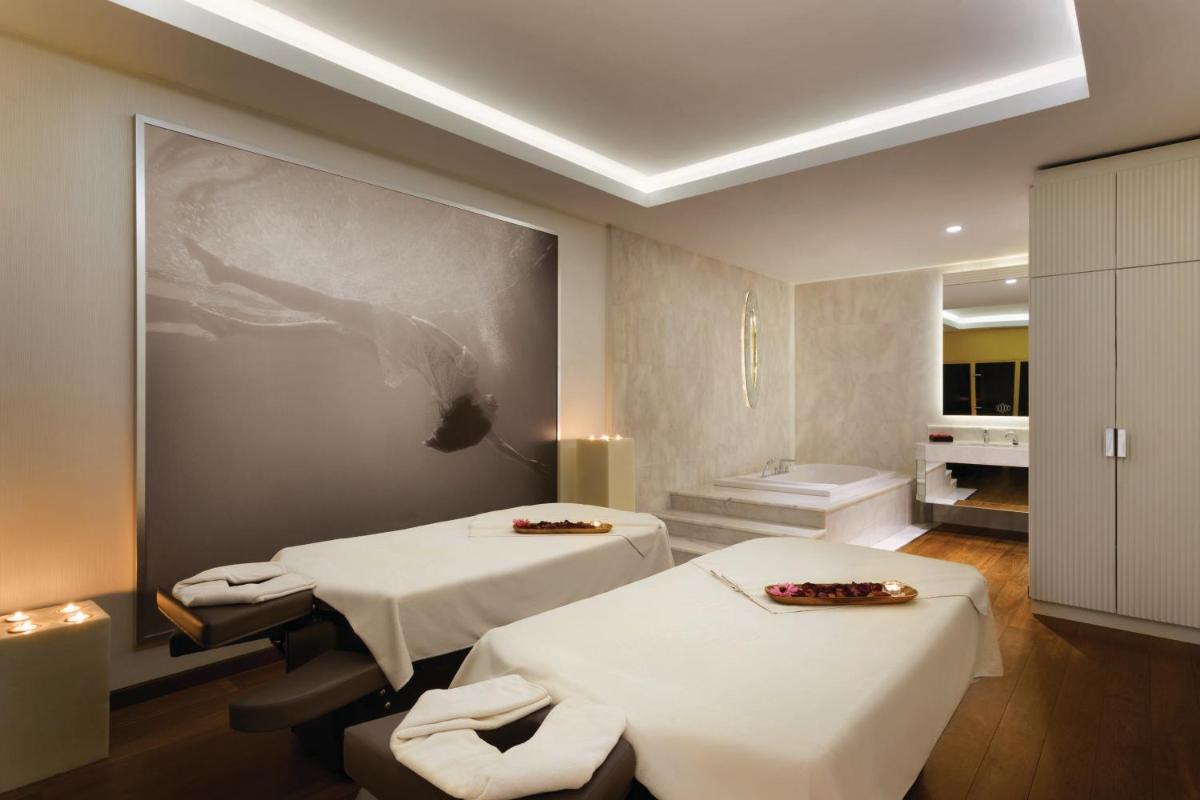 Wyndham Grand Istanbul Kalamış Marina Hotel