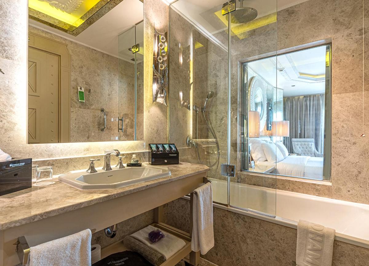 Wyndham Grand Istanbul Kalamış Marina Hotel