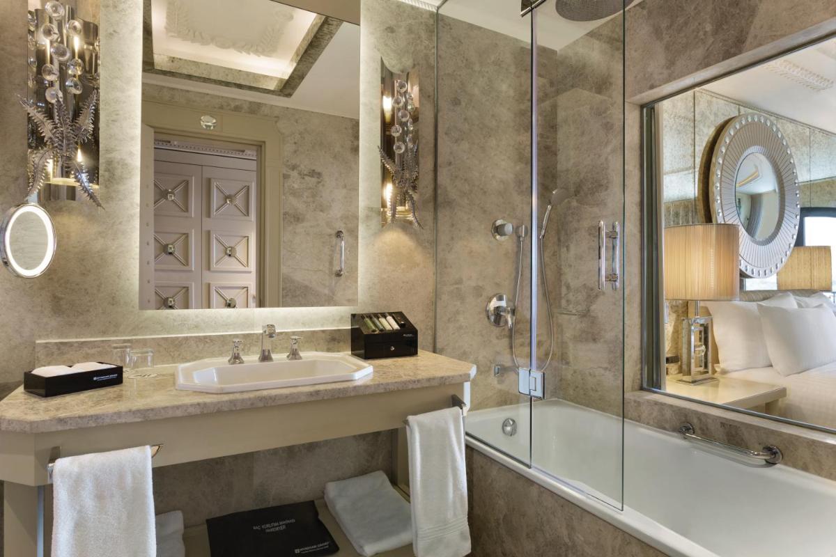 Wyndham Grand Istanbul Kalamış Marina Hotel