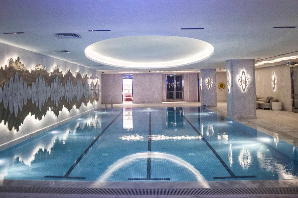 Wyndham Grand Istanbul Kalamış Marina Hotel