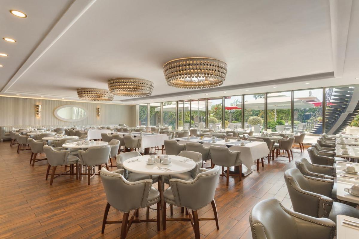 Wyndham Grand Istanbul Kalamış Marina Hotel