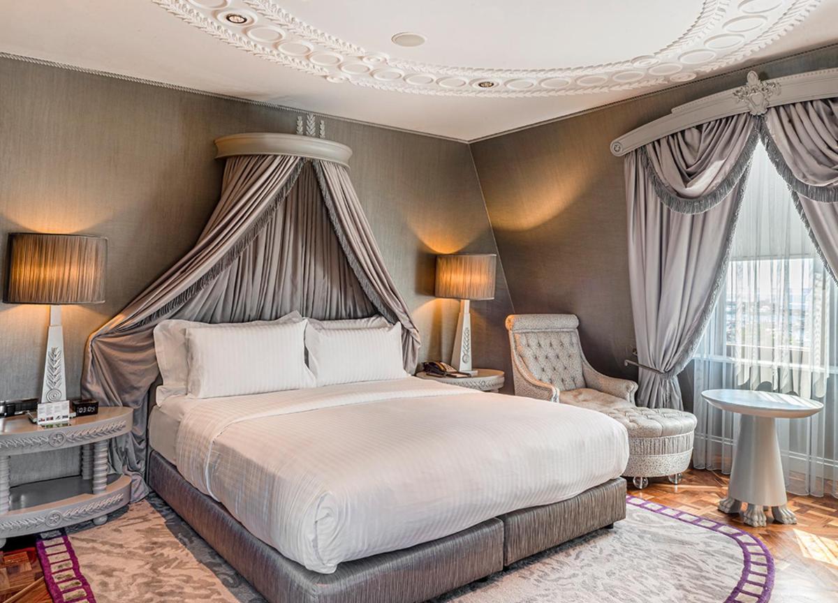 Wyndham Grand Istanbul Kalamış Marina Hotel