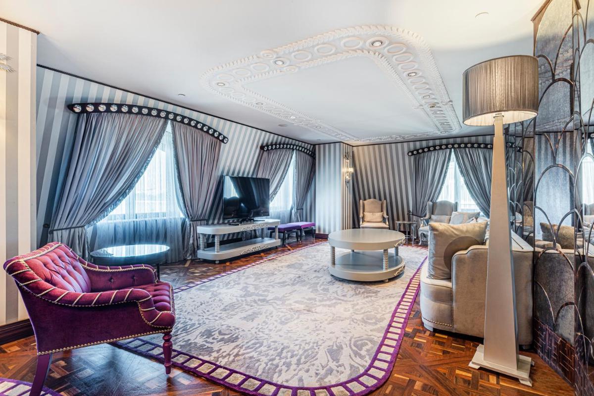 Wyndham Grand Istanbul Kalamış Marina Hotel