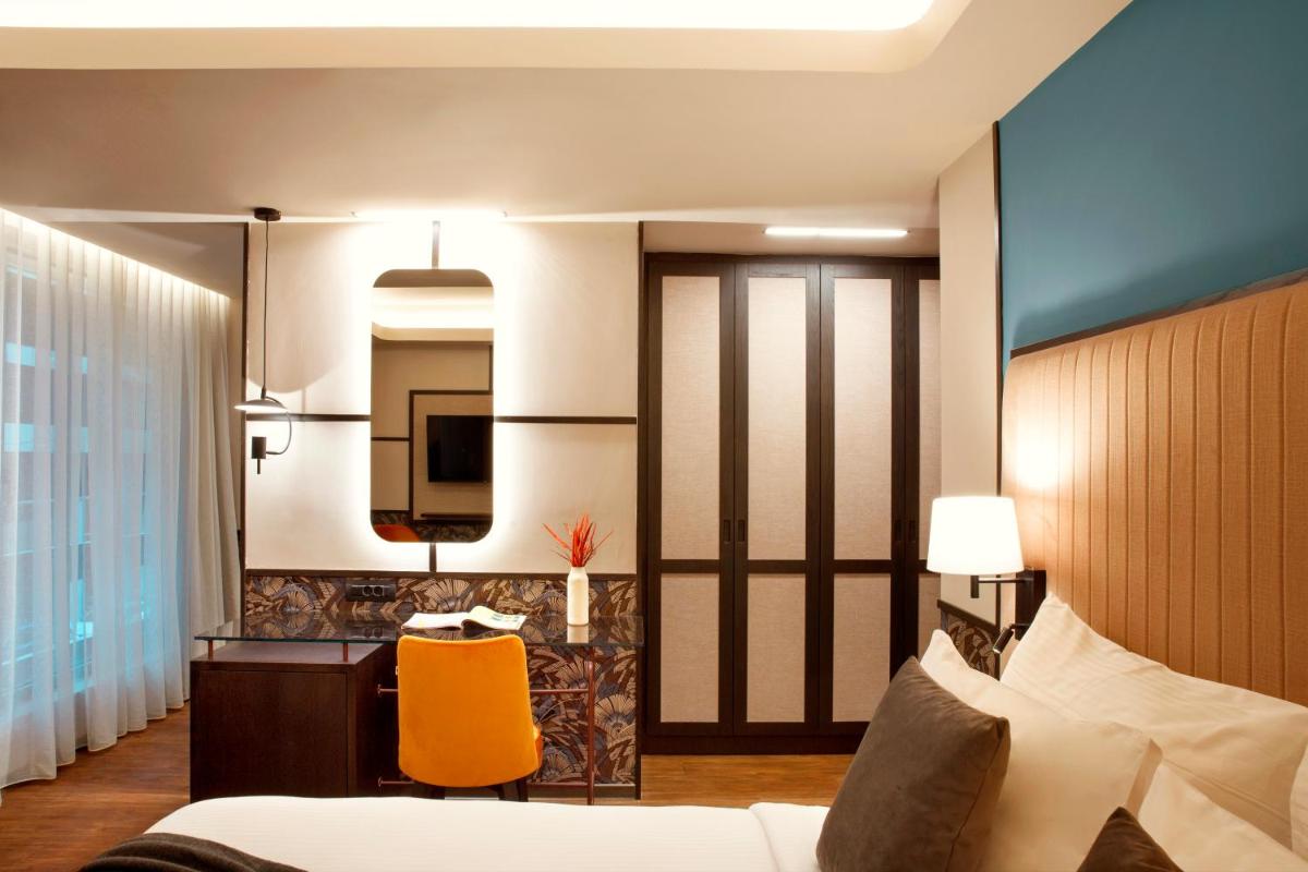 Zeus Essence Athens Central, former Athens Key