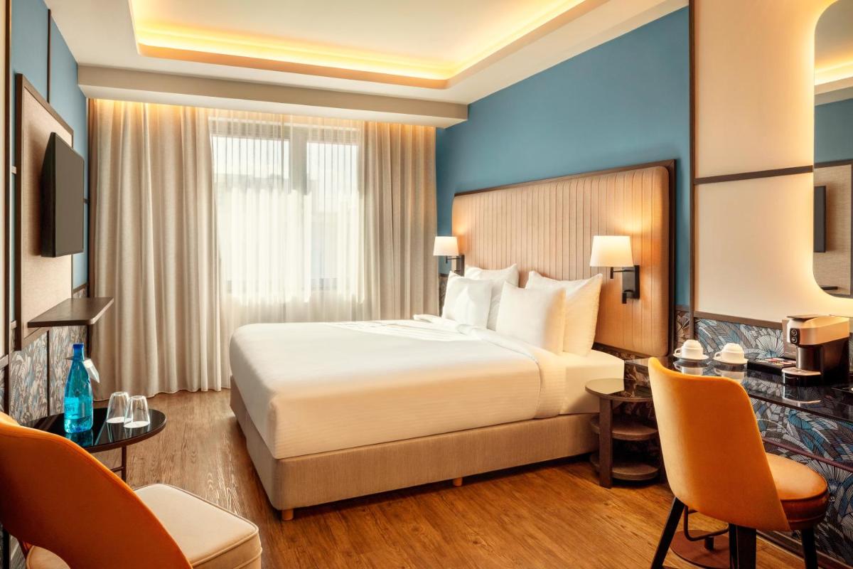 Zeus Essence Athens Central, former Athens Key