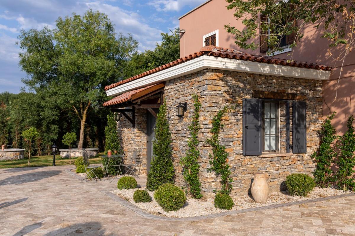 Zigo's Hotel