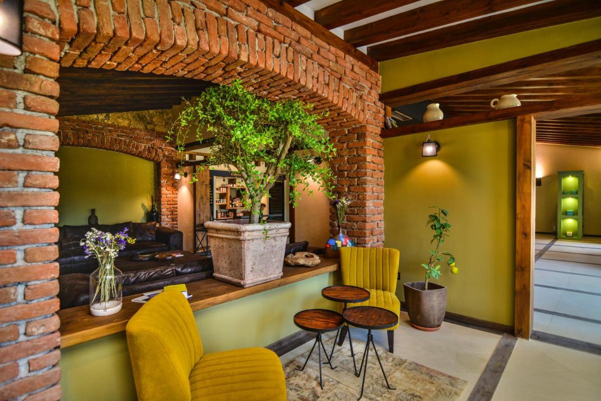 AYA Estate Relais & Chateaux