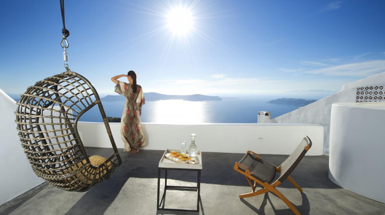 A Hotel Review of the Sophia Suites in Santorini